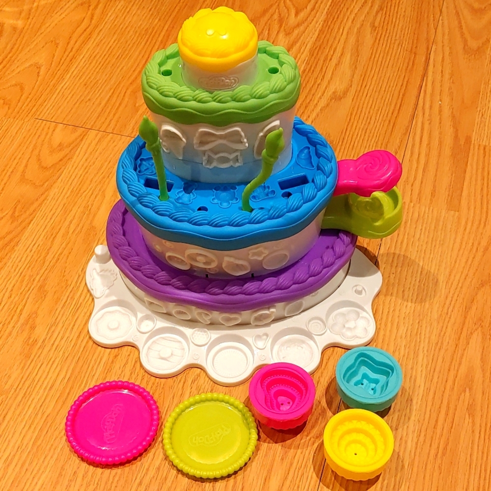 💲2/$30 - Play-doh Cake Mountain